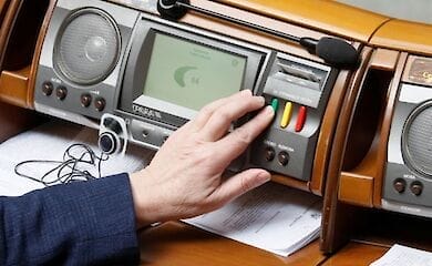 Народного депутата Украины будут судить за кнопкодавство