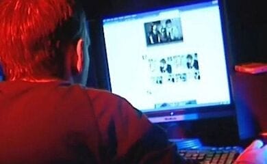 В Києві батько продавав фільми для дорослих за участі власної доньки