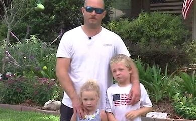 7-летний мальчик из Флориды спас отца и сестру, которых унесло течением
