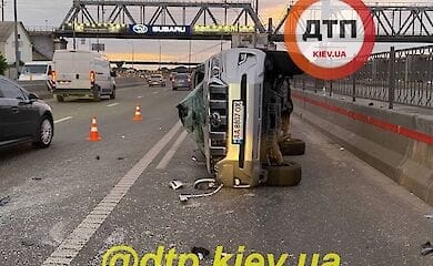 ДТП на Набережно-Рыбальской в Киеве, есть пострадавшие