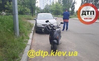 Спешила на автобус, но попала в больницу: в Киеве произошло ДТП