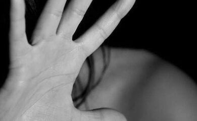 Під Києвом чоловікові, який ґвалтував двох неповнолітніх дівчаток, повідомили про підозру