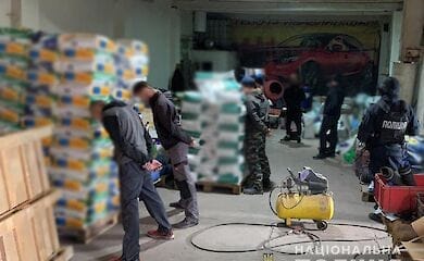 Полиция разоблачила банду, которая продавала поддельные товары
