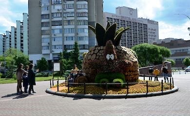 В Киеве в Днепровском районе поселились сказочные персонажи