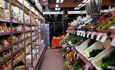 На Буковине судят пенсионерку за то, что украла из магазина масло и гречку