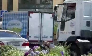 В центре Киева водитель эвакуатора получил ножевое ранение