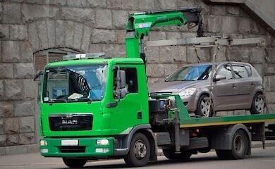 Водитель Lexus ударил ножом водителя эвакуатора на Шота Руставели