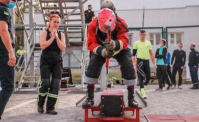 В Киеве определят самого сильного спасателя