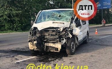На Софиевской Борщаговке не разъехались микроавтобус и грузовик