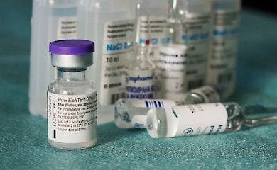 В Киеве вакцинируют от Covid-19 государственных служащих