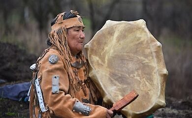 В России леса от пожаров спасают шаманы