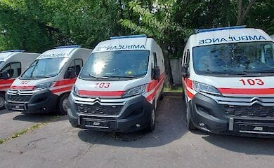 Мужчина получил сильные ожоги после того, как выпил бензин и закурил