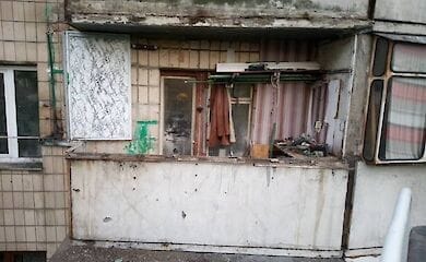 В Киеве на Харьковском массиве обвалился балкон