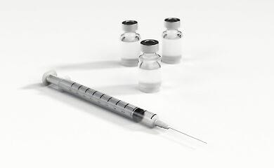 Какие бонусы получат украинцы, которые вакцинировались от Covid-19