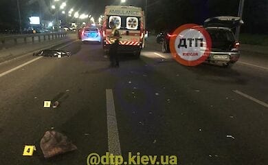 У Києві бабуся загинула під колесами авто, перебігаючи дорогу в вісім смуг