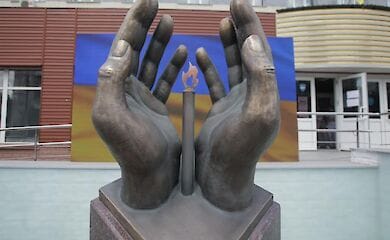 У Києві відкрили меморіал медикам, які померли від Covid-19