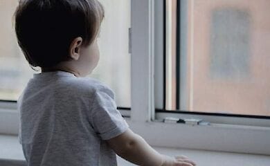 В Одесі з вікна випала дитина: залишилася живою
