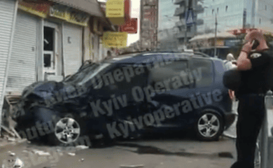 У Києві сталася ДТП за участю таксі: є постраждалі