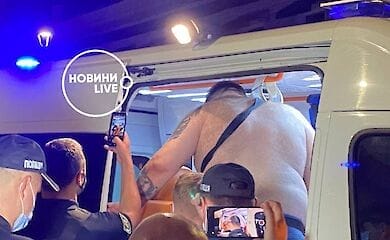 В Киеве на Подоле парень получил ножевое ранение: подробности
