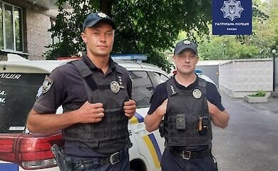 У Києві на кладовищі хлопець намагався накласти на себе руки