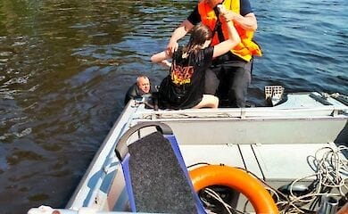 В Киеве на Левом берегу тонул ребенок: на помощь пришли спасатели