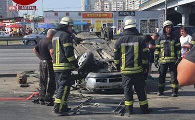 В Киеве на Левом берегу произошло ДТП: водитель сбежал