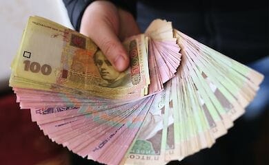 Повышение пенсий для тех "кому за 75" перенесли