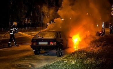 В Киеве в Днепровском районе сгорел автомобиль