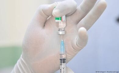 Вчені встановили, наскільки ефективна імунізація від Covid-19 двома різними вакцинами