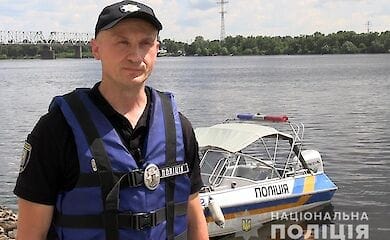 В Киеве вблизи моста «Патона» мужчина упал за борт экскурсионного теплохода