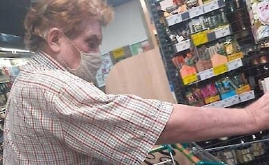 Снимает штаны перед детьми: киевлян предупреждают об извращенце