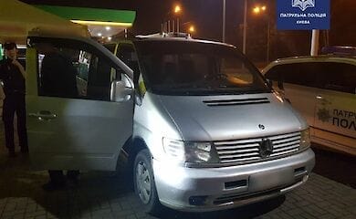 В Києві в Голосіївському районі водій затримав автокрадіїв