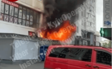 У Києві горить супермаркет: відео