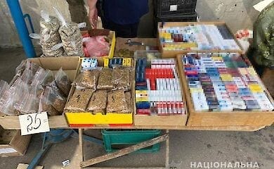В Киеве полицейские остановили незаконную торговлю сигаретами