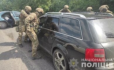 Поліція затримала банду, яка торгувала наркотиками на українських курортах