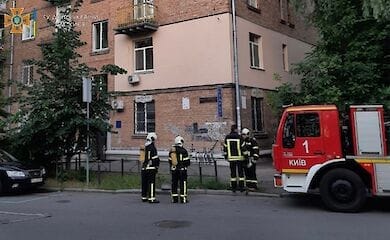 В Киеве на Печерске загорелась пятиэтажка