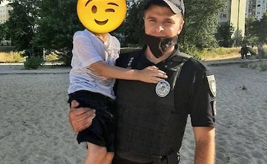 В Киеве полицейские вернули родителям ребенка, который убежал из дома