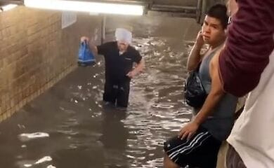 Нью-Йорк затопило: видео