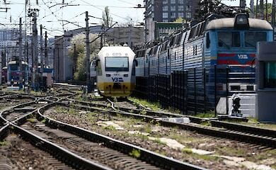 Под Киевом сошел с рельсов товарный поезд