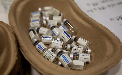 Коли в Україні з'явиться вакцина Janssen
