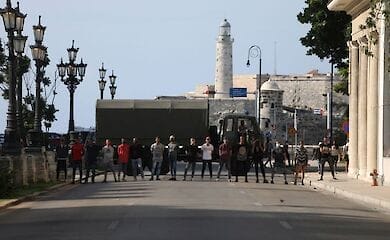 Задерживают полицейские и сотрудники в штатском: на Кубе десятки арестованных за участие в акциях протеста