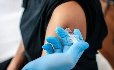 Вызвали полицию: в Киеве не поделили вакцину Pfizer