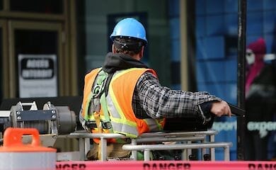Які умови виходу на пільгову пенсію за віком