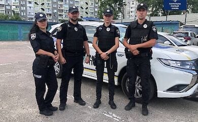 У столиці патрульні врятували жінку від суїциду