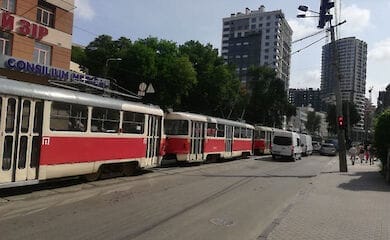 В Киеве на Подоле остановились трамваи, образовалась большая пробка