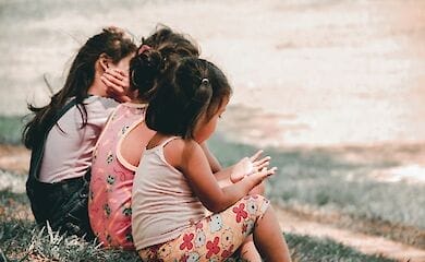 Ученые подсчитали, сколько детей из-за коронавируса лишились родителей