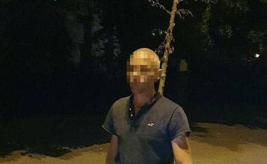 Мужчина повредил клумбы на Аллее Героев Небесной Сотни