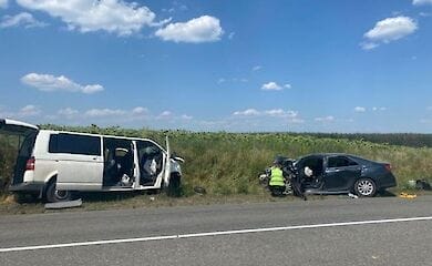 В Луганской области произошло ДТП с микроавтобусом, в котором находились люди