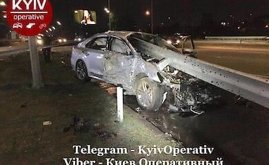 ДТП в Киеве: отбойник насквозь прошел через авто