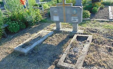 На Черкасщине мужчины грабили могилы